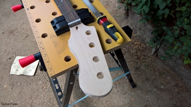 P-Bass Kopfplatte in Form bringen