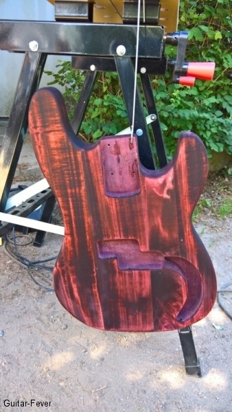 P-Bass gebeizt vorne