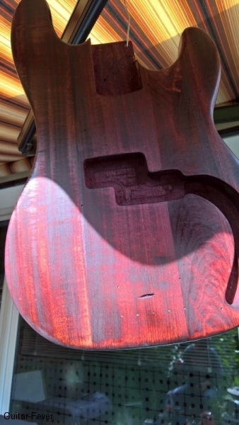 P-Bass Finishing mit Klarlack
