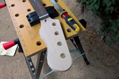 P-Bass Kopfplatte in Form bringen
